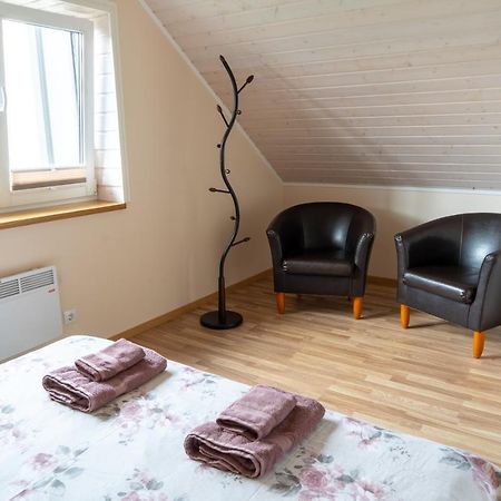 Cosy Family Guesthouse With Sauna And Garden Kuressaare Exteriör bild