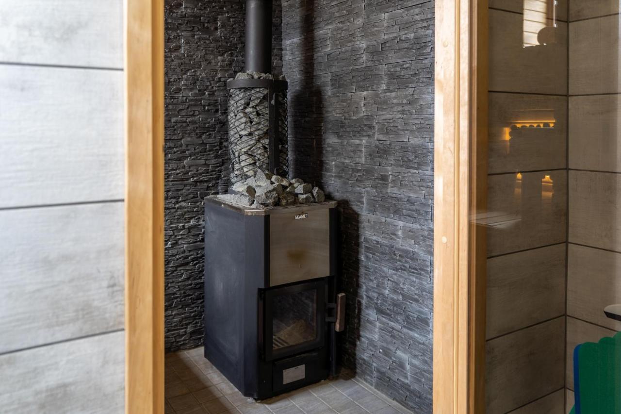Cosy Family Guesthouse With Sauna And Garden Kuressaare Exteriör bild