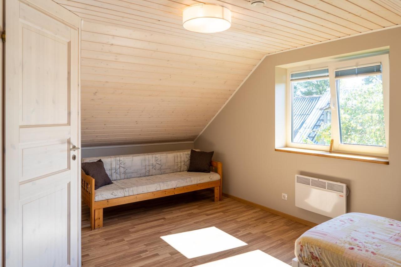 Cosy Family Guesthouse With Sauna And Garden Kuressaare Exteriör bild