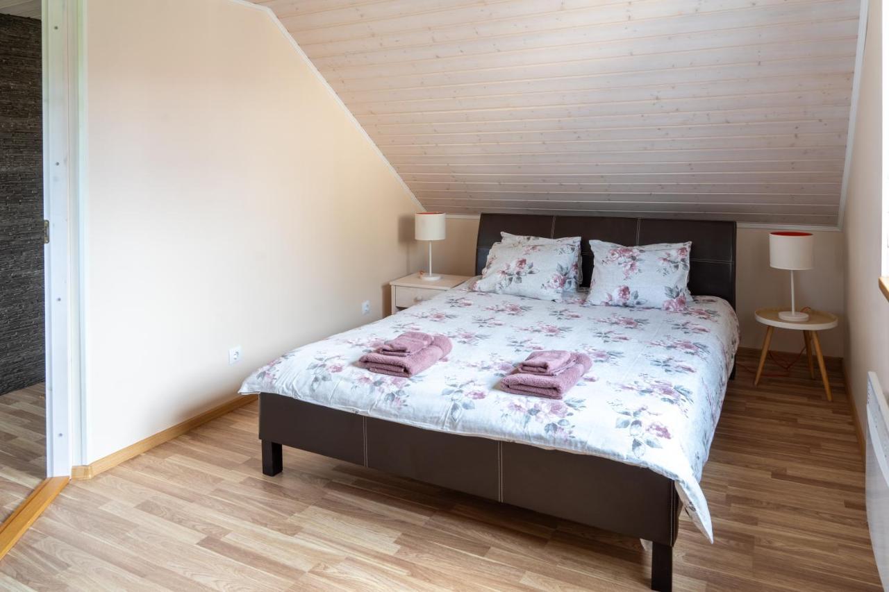 Cosy Family Guesthouse With Sauna And Garden Kuressaare Exteriör bild