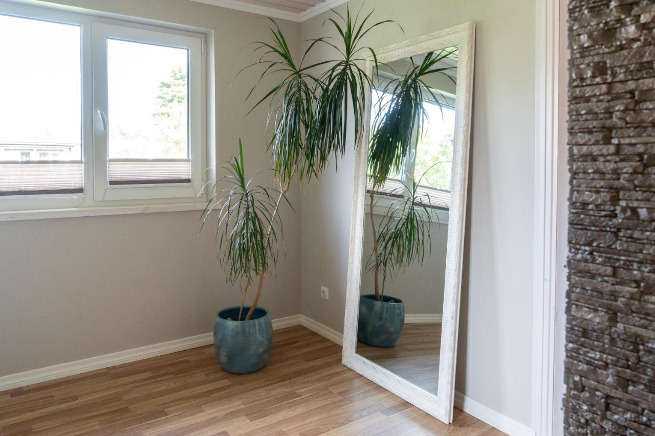 Cosy Family Guesthouse With Sauna And Garden Kuressaare Exteriör bild